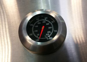 Picture of a food temperature gauge displaying temperatures in both Celsius and Fahrenheit..